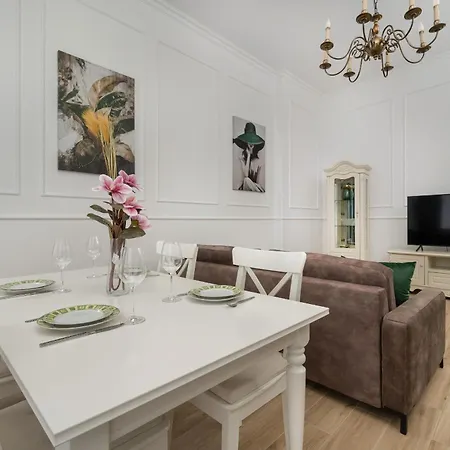 Jednosci Narodowej Stylowy Apartament By Renters 아파트 *