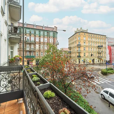 Jednosci Narodowej Stylowy Apartament By Renters 아파트